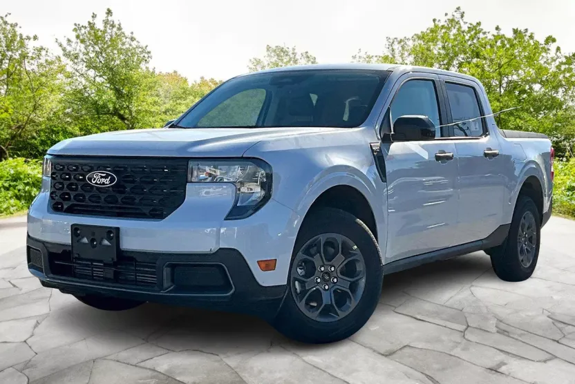2025 Ford Maverick XLT photo 1
