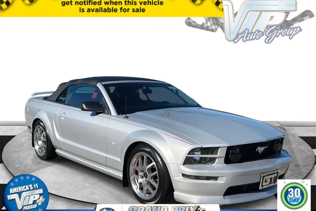 2005 Ford Mustang GT Deluxe Convertible photo 1