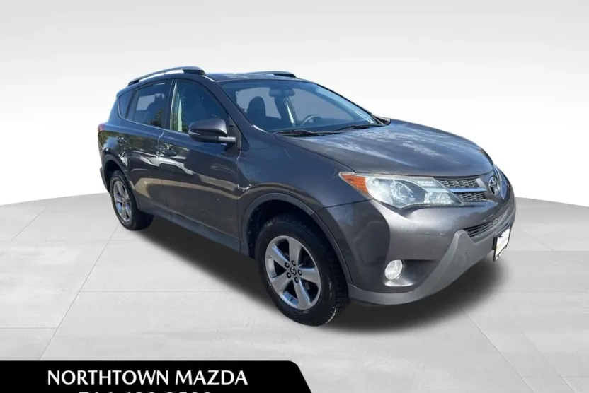 2015 Toyota RAV4 XLE photo 1