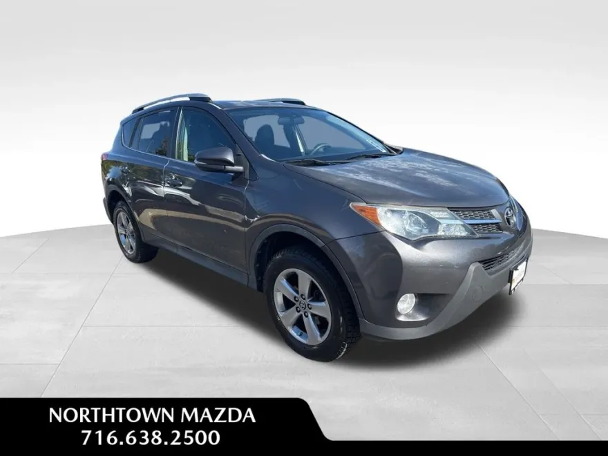 2015 Toyota RAV4 XLE photo 1