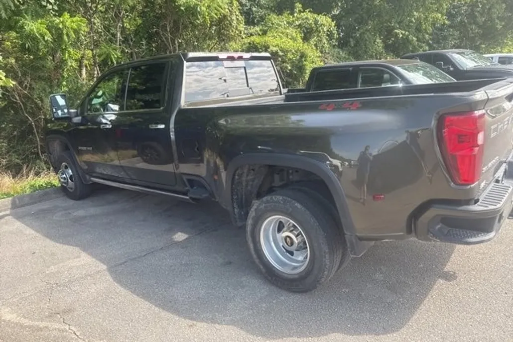 2023 Chevrolet Silverado 3500HD High Country photo 1