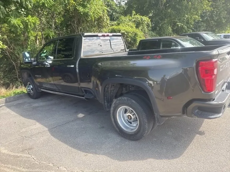 2023 Chevrolet Silverado 3500HD High Country photo 1
