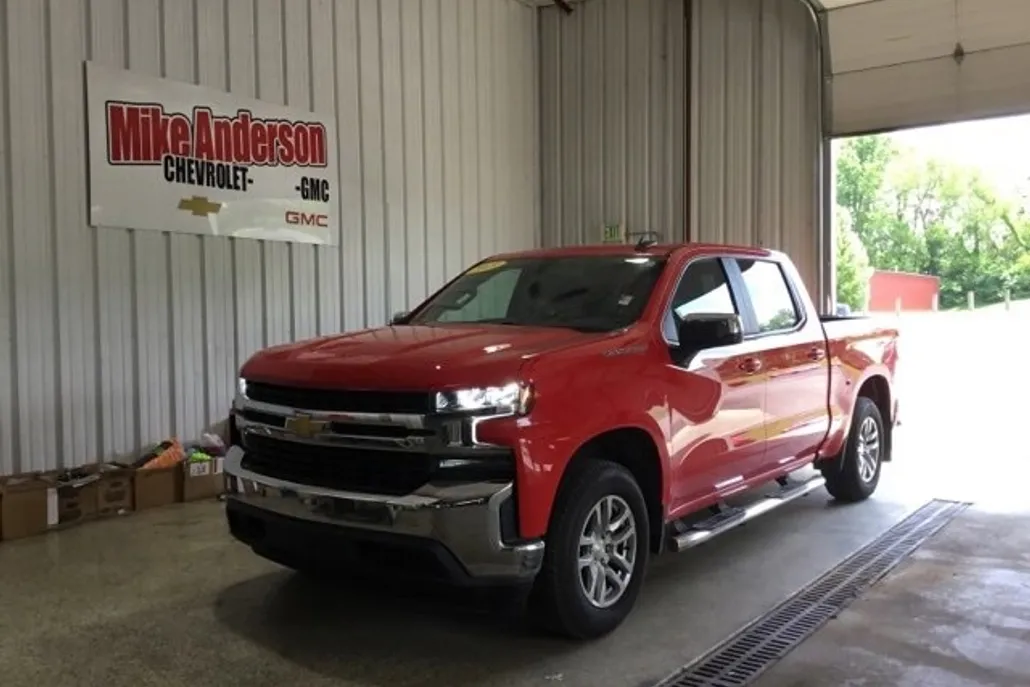 2019 Chevrolet Silverado 1500 LT photo 1