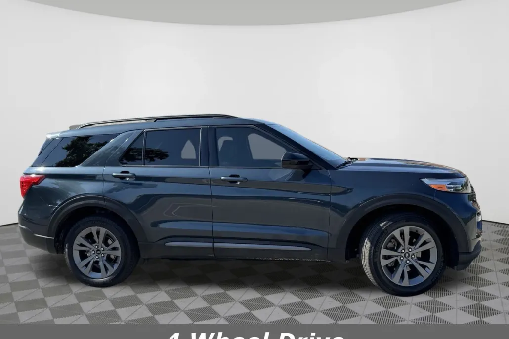 2022 Ford Explorer XLT photo 1