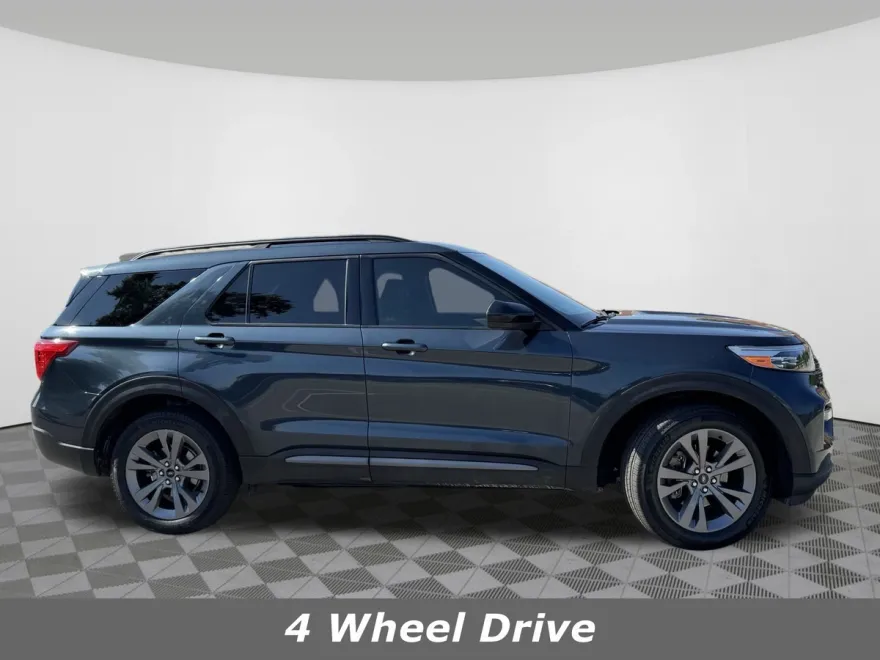 2022 Ford Explorer XLT photo 1