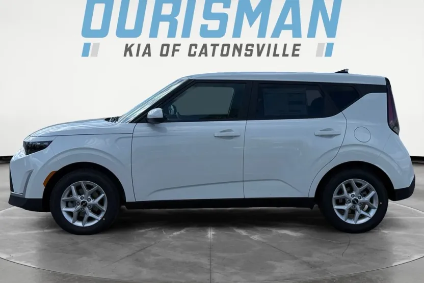 2025 Kia Soul LX photo 1