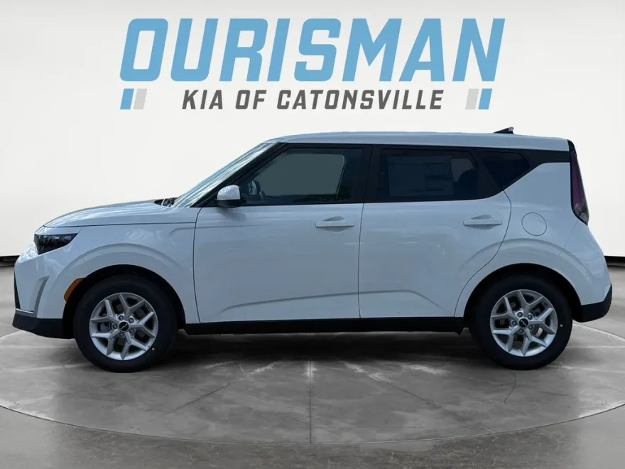 2025 Kia Soul LX photo 1