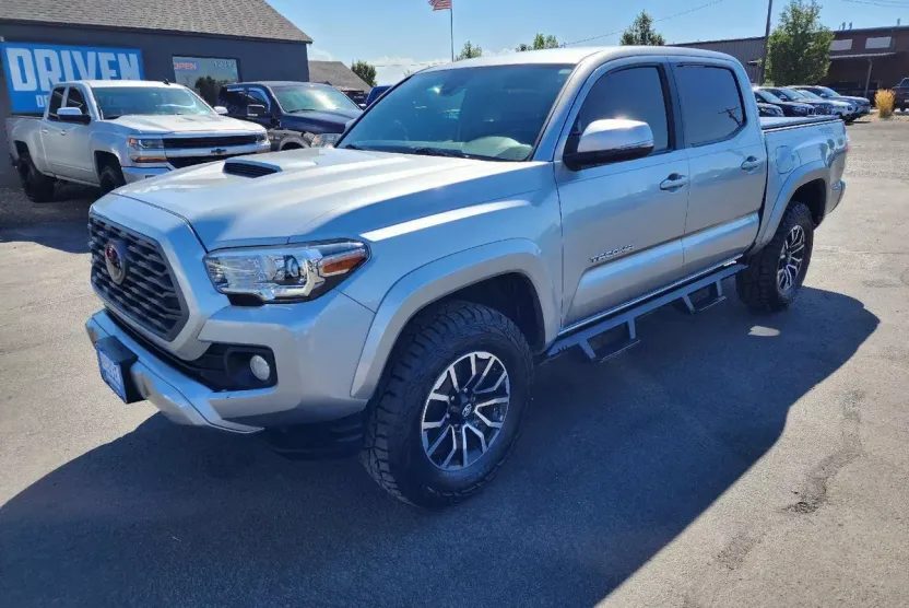 2022 Toyota Tacoma TRD photo 1