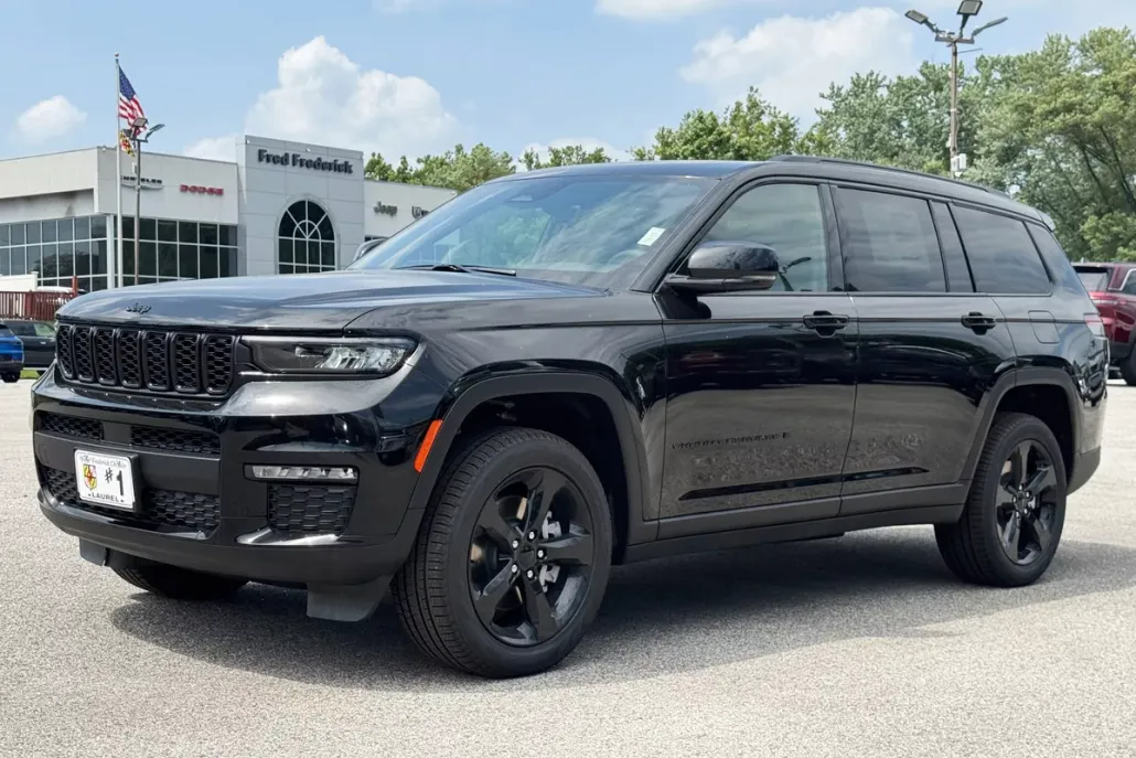 2025 Jeep Grand Cherokee Limited photo 1