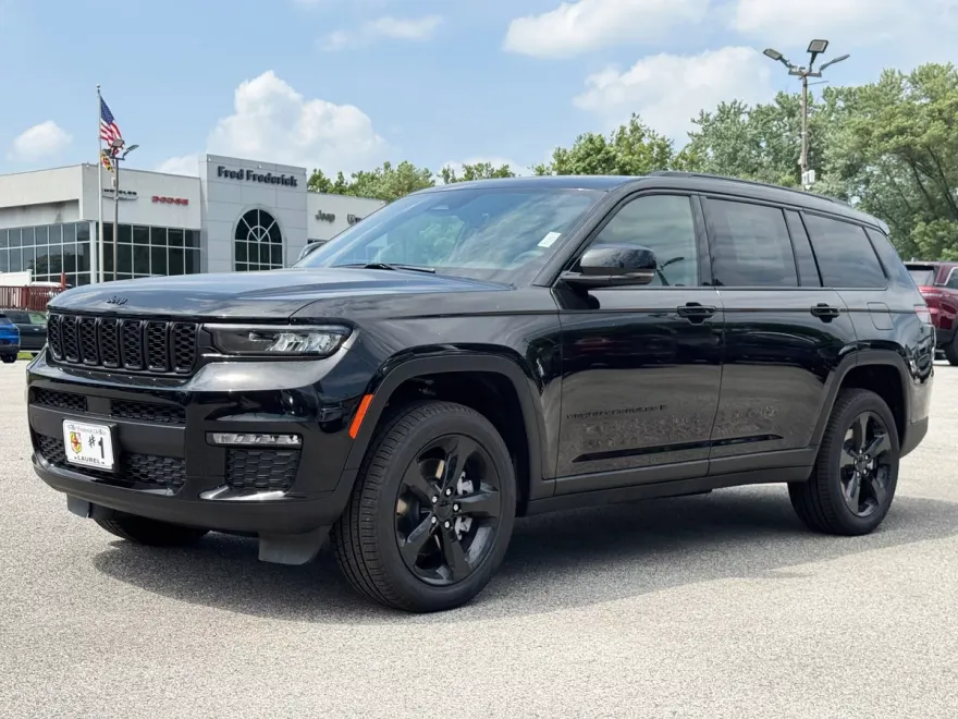 2025 Jeep Grand Cherokee Limited photo 1