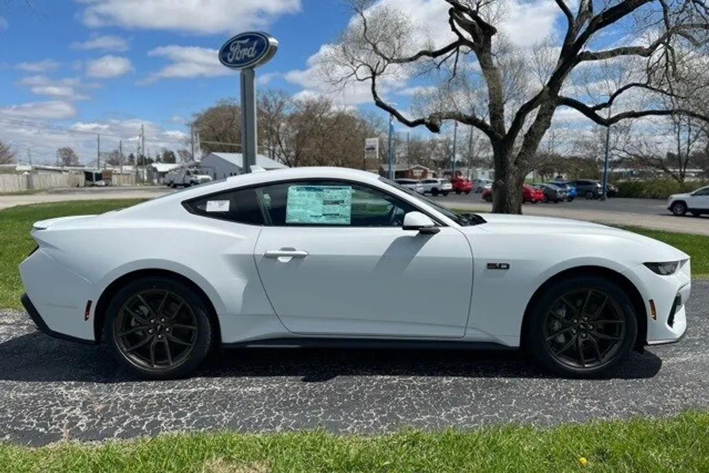 2025 Ford Mustang GT Premium photo 1