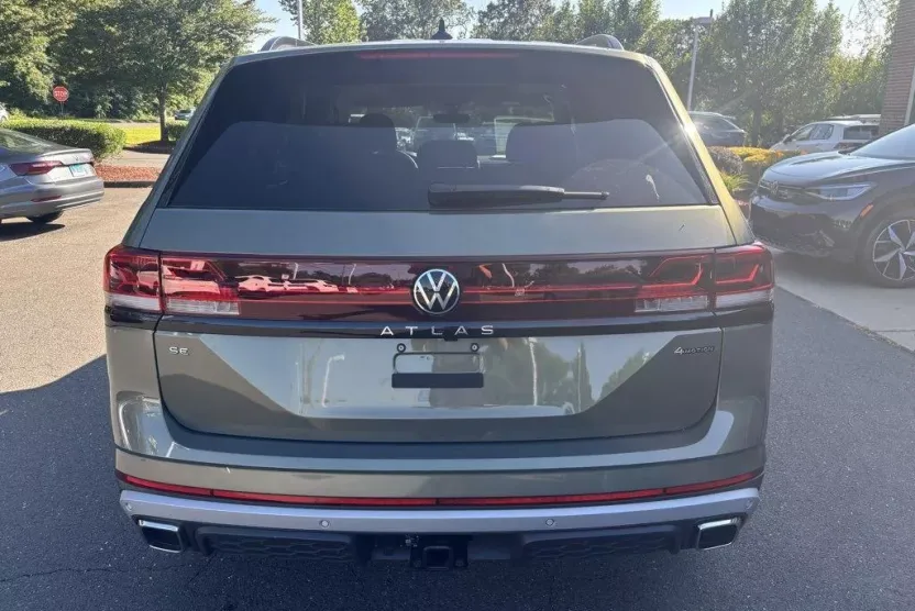 2025 Volkswagen Atlas Peak Edition SE photo 1