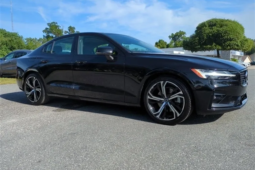 2024 Volvo S60 B5 Plus photo 1