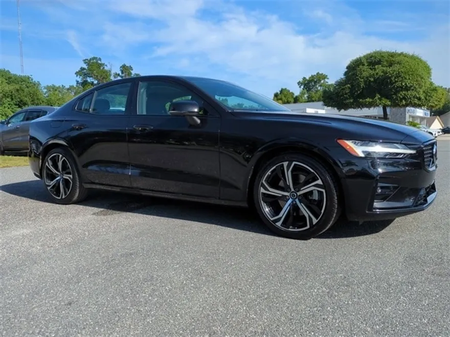 2024 Volvo S60 B5 Plus photo 1