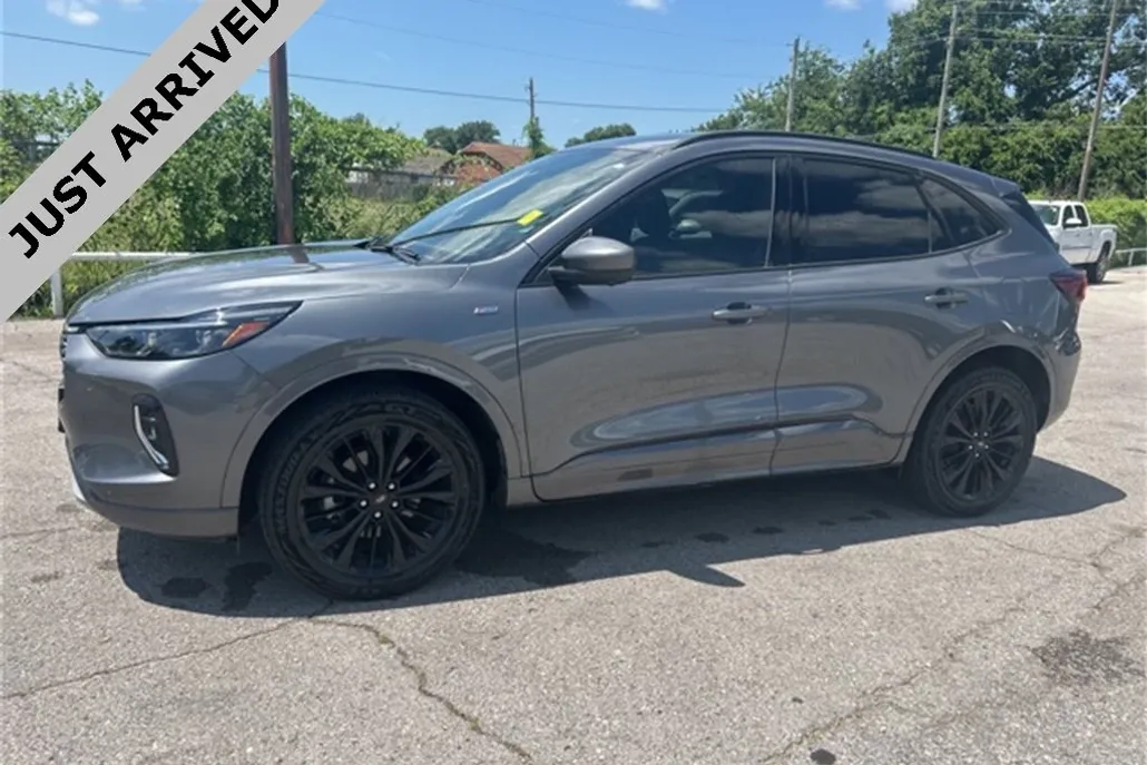2023 Ford Escape ST-Line Elite photo 1