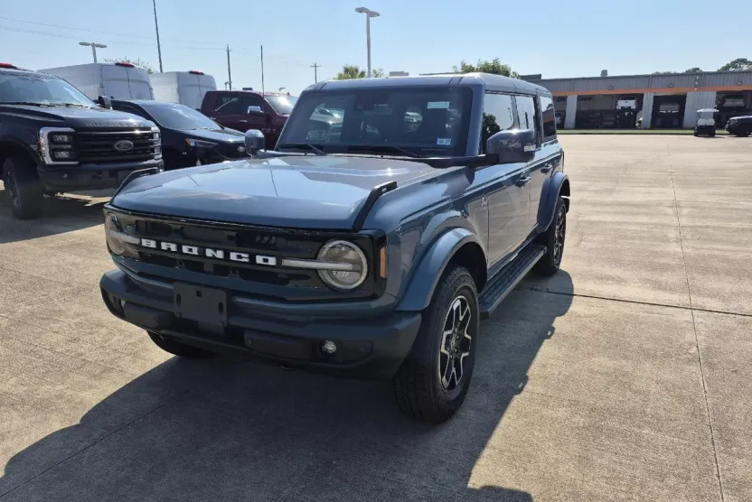 2024 Ford Bronco Outer Banks photo 1