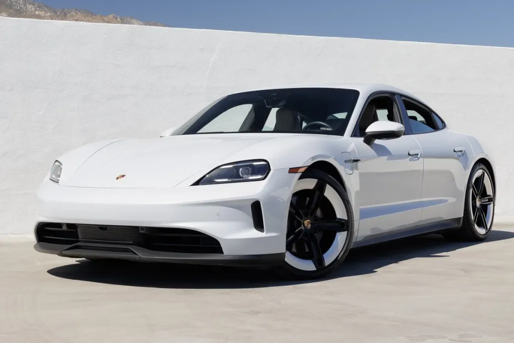 2025 Porsche Taycan photo 1
