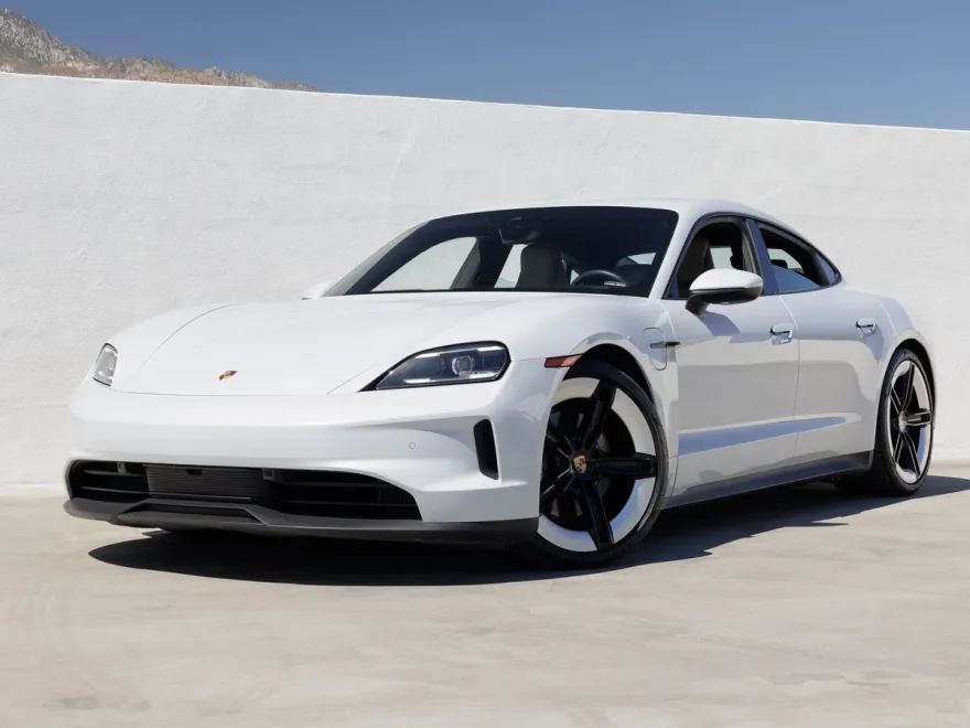 2025 Porsche Taycan photo 1
