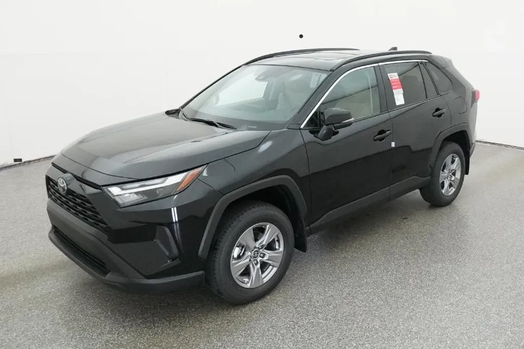 2025 Toyota RAV4 XLE photo 1