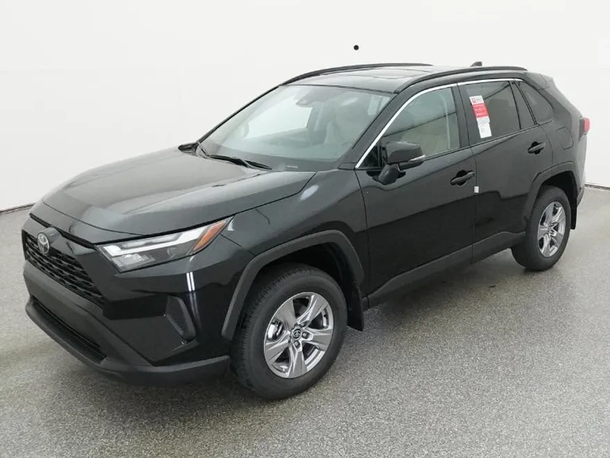 2025 Toyota RAV4 XLE photo 1