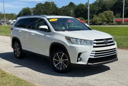 2019 Toyota Highlander XLE Sport photo 2