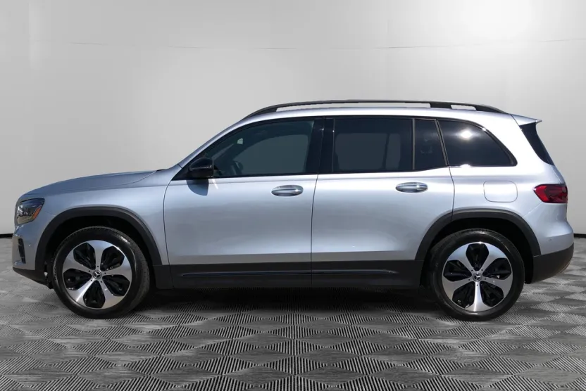2025 Mercedes Benz GLB 250 4MATIC photo 1