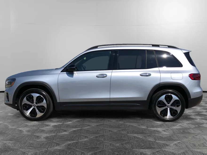 2025 Mercedes Benz GLB 250 4MATIC photo 1