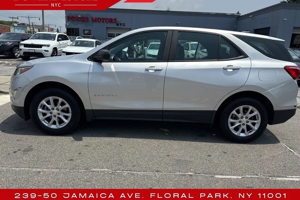 2020 Chevrolet Equinox LS photo 1