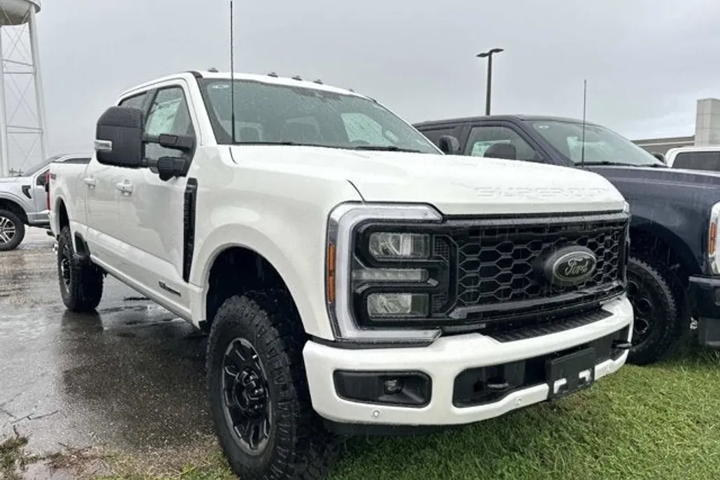 2026 Ford F-250 Lariat photo 1