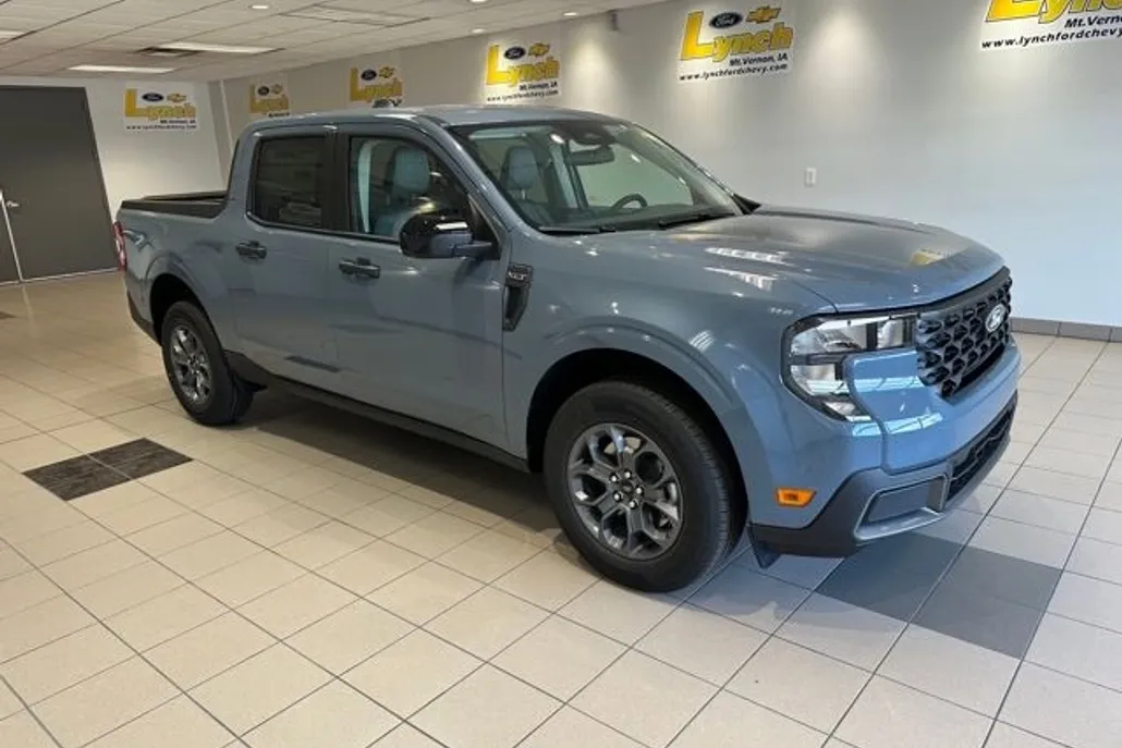 2025 Ford Maverick XLT photo 1