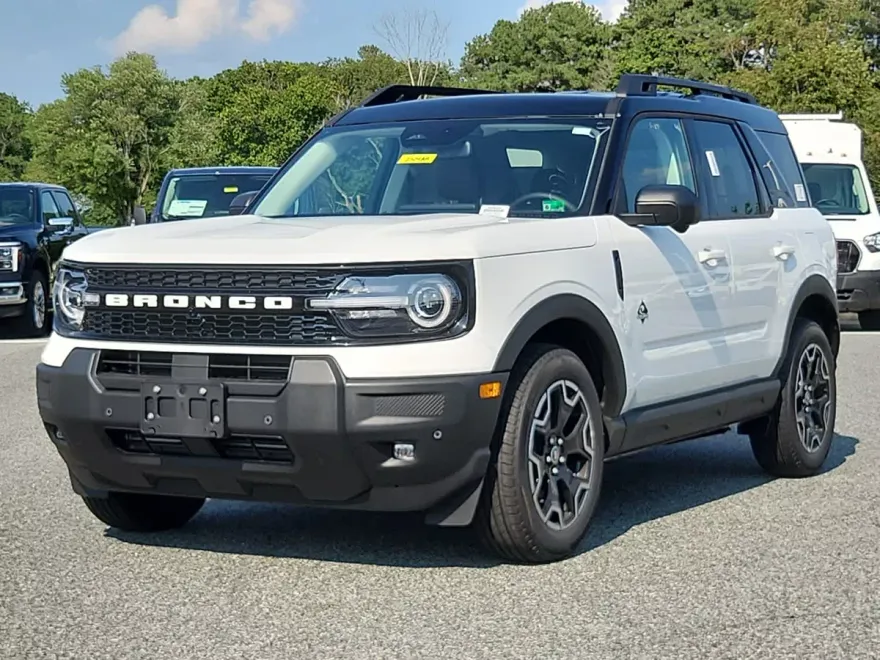 2025 Ford Bronco Sport Outer Banks photo 1