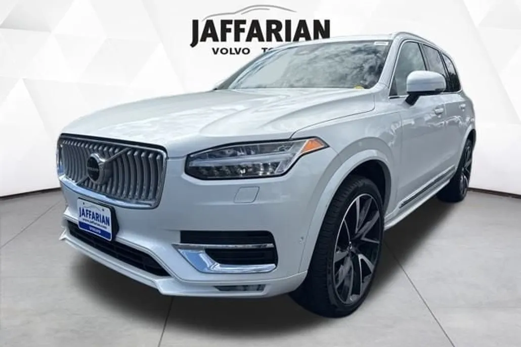 2024 Volvo XC90 Plus photo 1