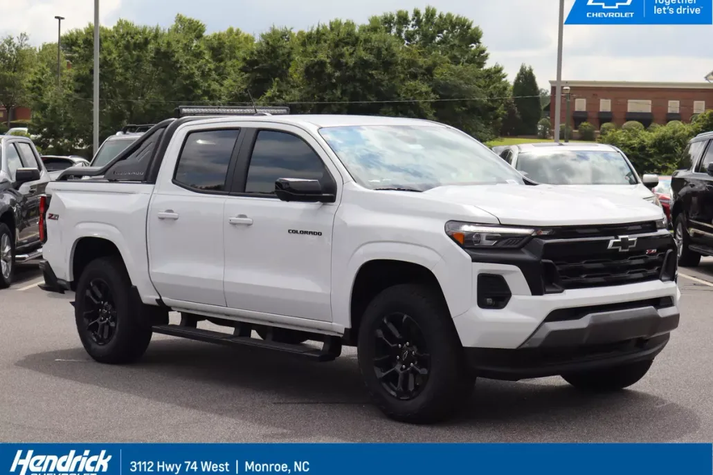 2025 Chevrolet Colorado Z71 photo 1