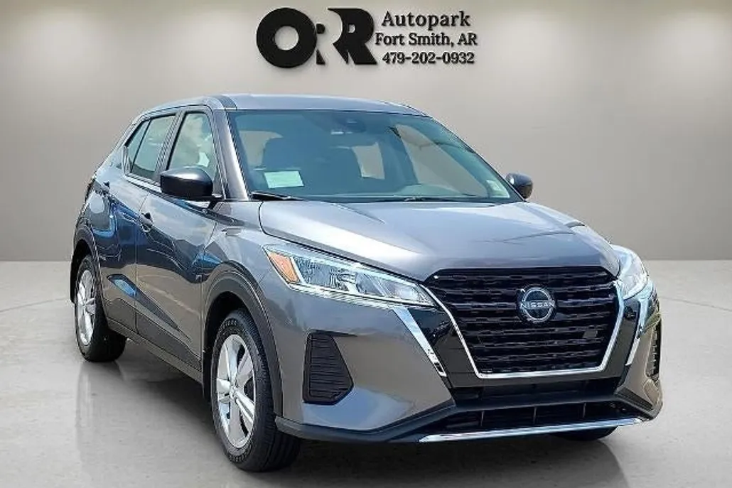 2025 Nissan Kicks Play S photo 1