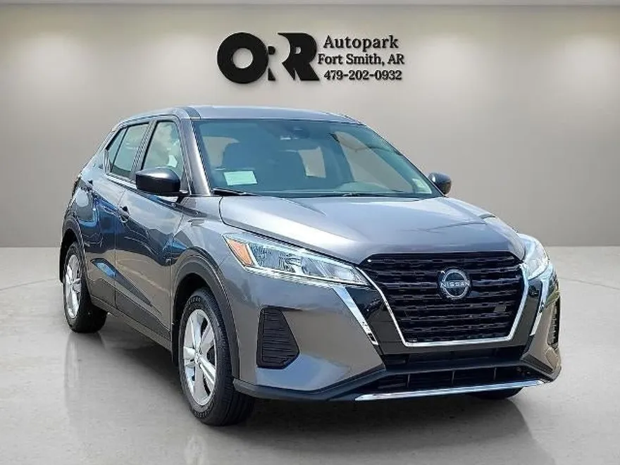 2025 Nissan Kicks Play S photo 1