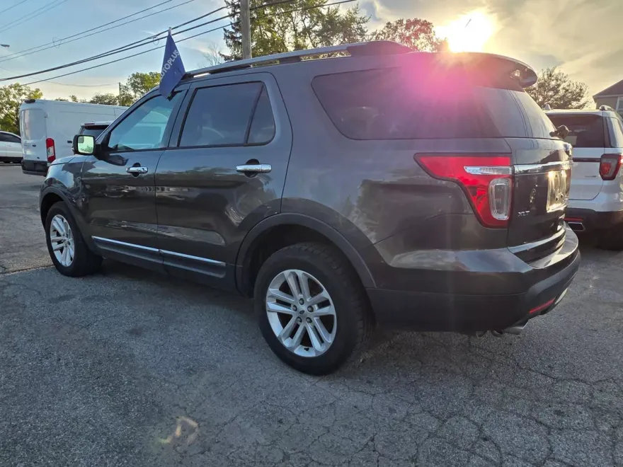 2015 Ford Explorer XLT Sport photo 1