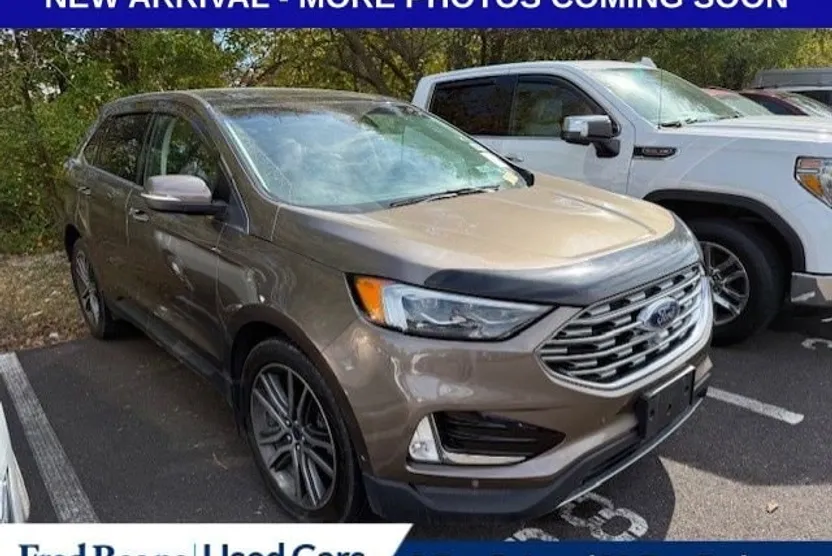 2019 Ford Edge Titanium photo 1