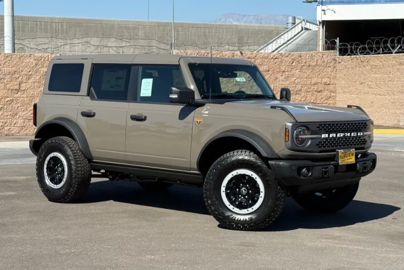 2025 Ford Bronco Badlands photo 1