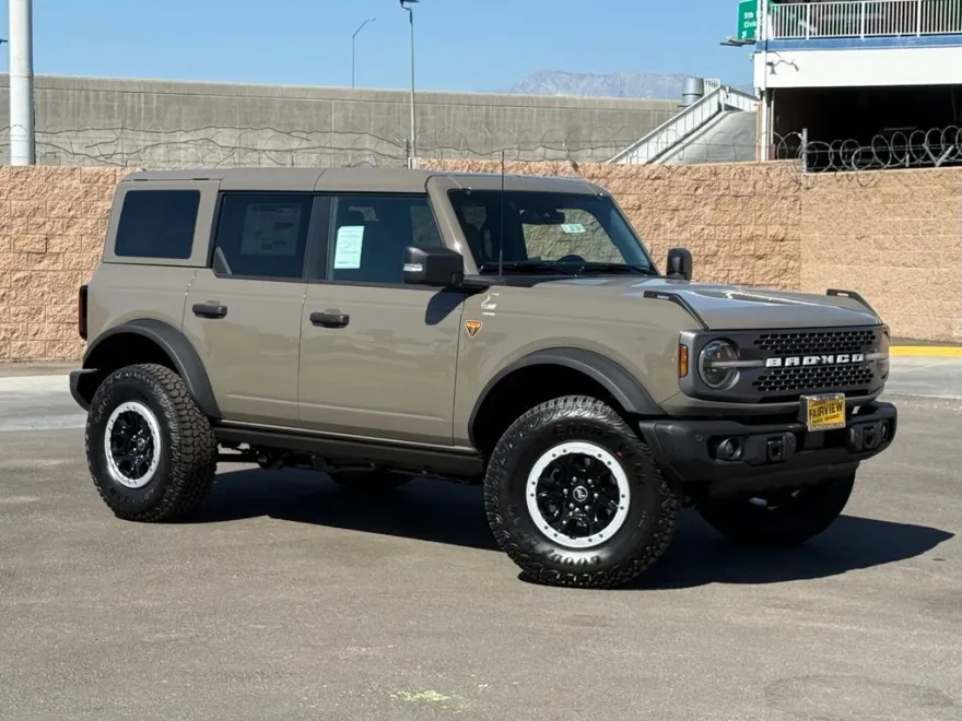 2025 Ford Bronco Badlands photo 1