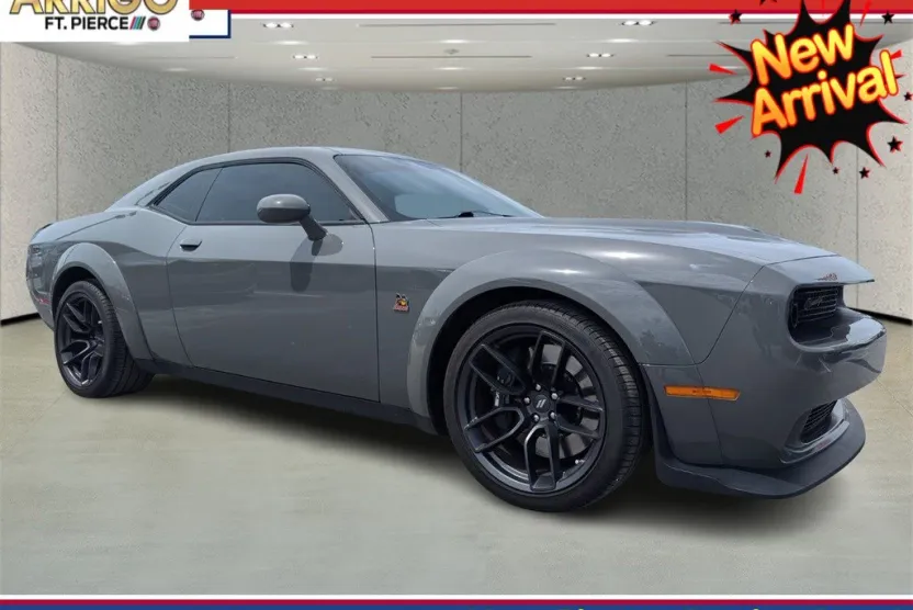 2023 Dodge Challenger R/T Scat Pack Widebody photo 1