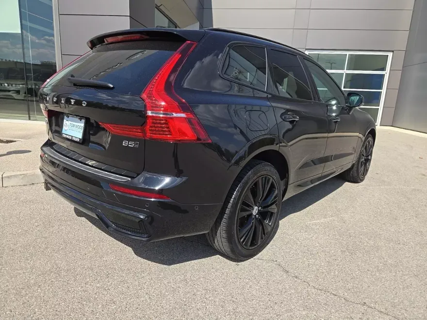 2023 Volvo XC60 B5 Plus photo 1