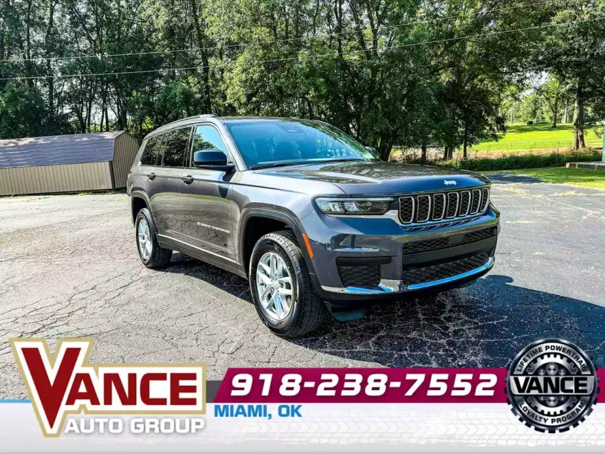 2025 Jeep Grand Cherokee Laredo photo 1