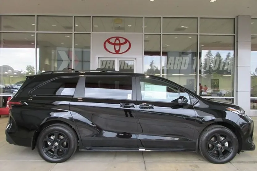 2025 Toyota Sienna Woodland Edition photo 1