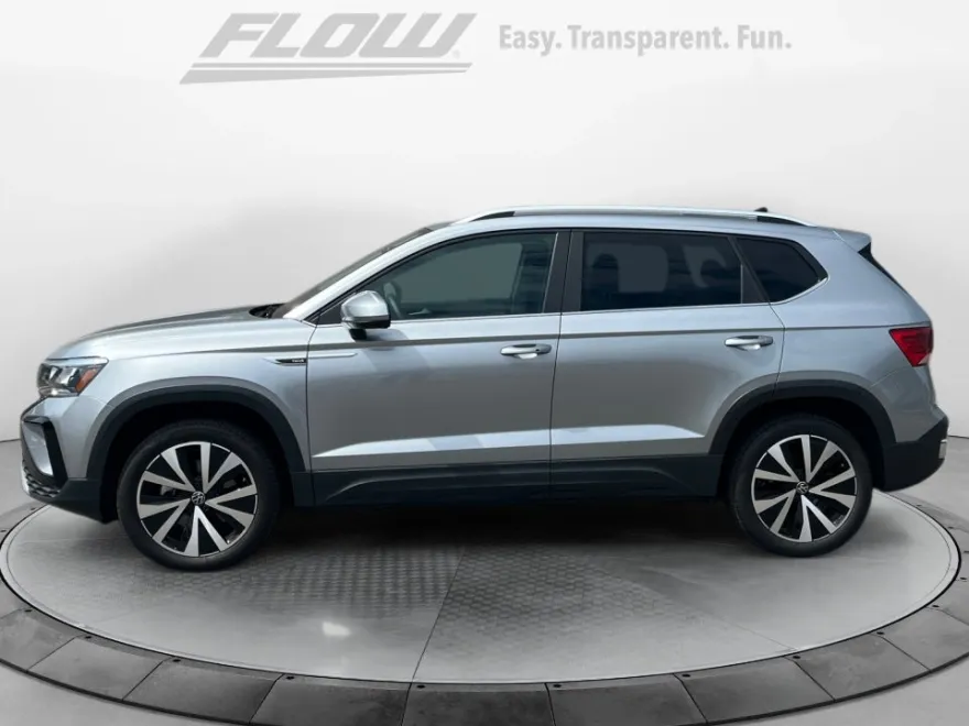 2022 Volkswagen Taos SE photo 1