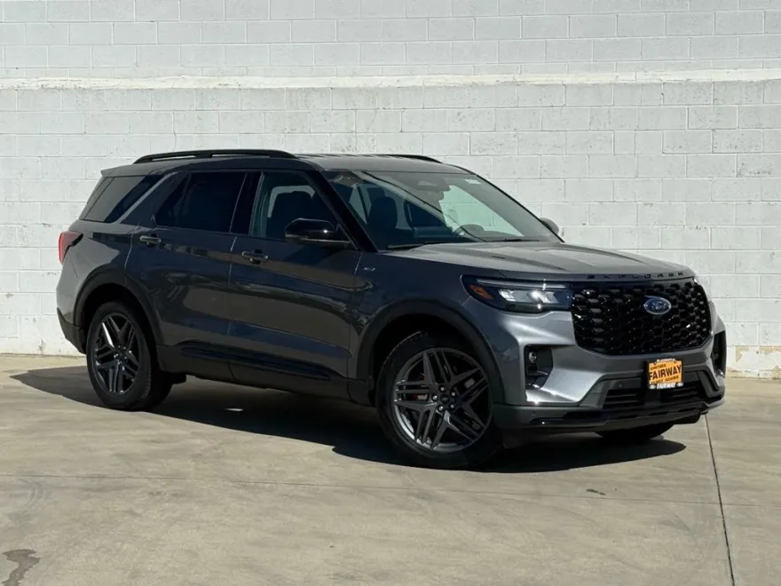 2025 Ford Explorer ST-Line photo 1