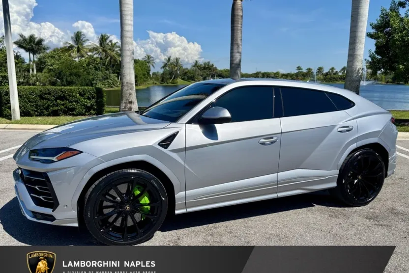 2022 Lamborghini Urus Base photo 1