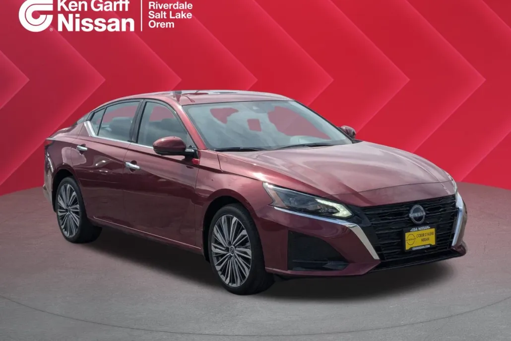 2025 Nissan Altima SL photo 1
