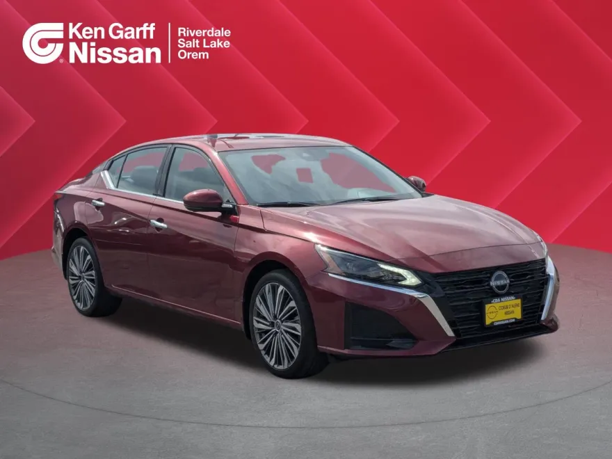 2025 Nissan Altima SL photo 1