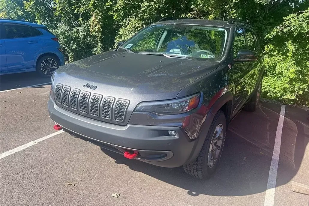 2023 Jeep Cherokee Trailhawk photo 1