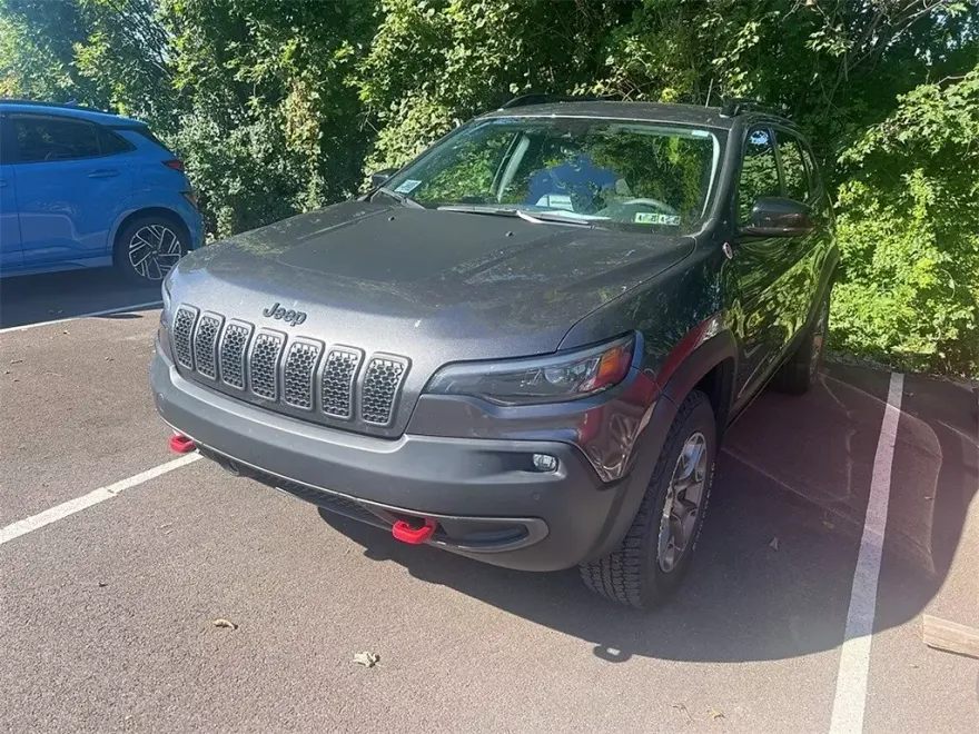 2023 Jeep Cherokee Trailhawk photo 1